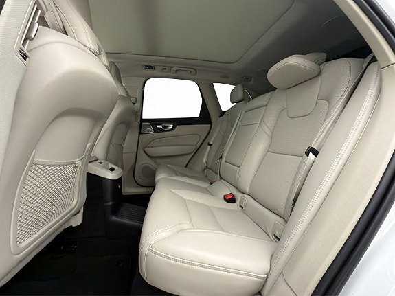 Volvo XC60 14 of 28