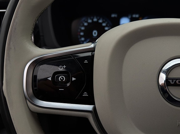 Volvo XC60 19 of 28