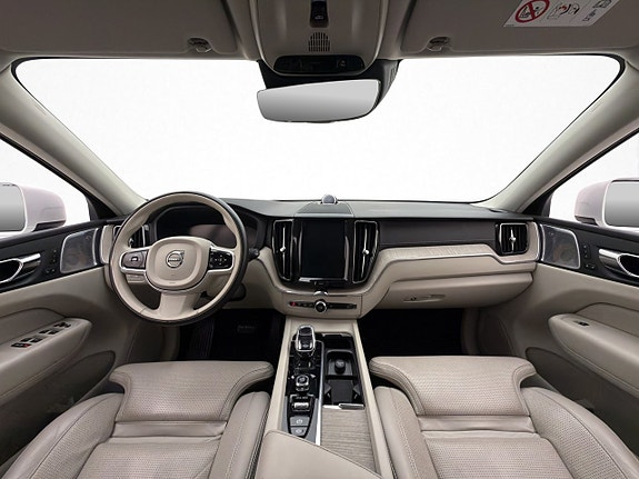 Volvo XC60 15 of 28