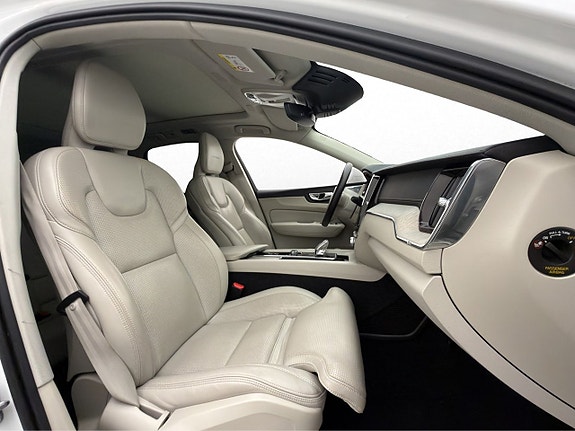 Volvo XC60 12 of 28