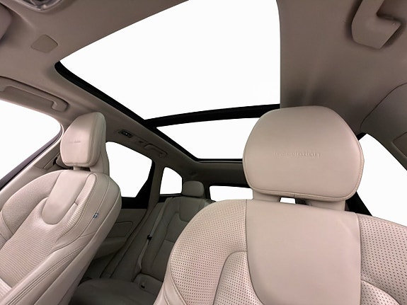 Volvo XC60 10 of 28