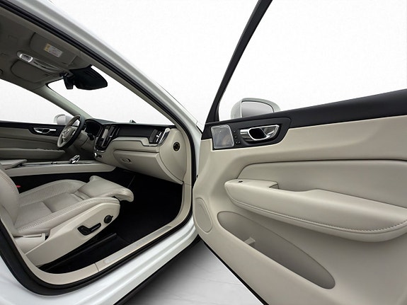 Volvo XC60 13 of 28