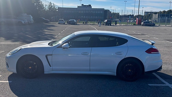 Porsche Panamera 4S 2 of 20