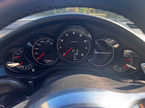 Porsche Panamera 4S 15 of 20