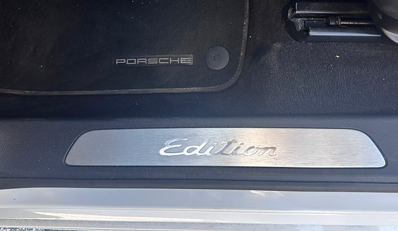 Porsche Panamera 4S 16 of 20