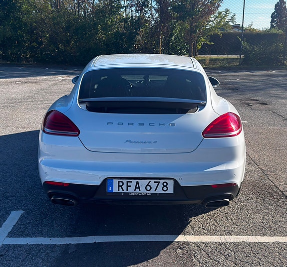 Porsche Panamera 4S 3 of 20