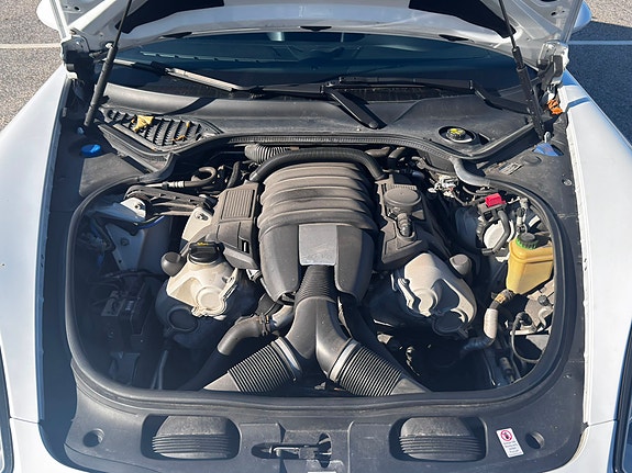 Porsche Panamera 4S 7 of 20