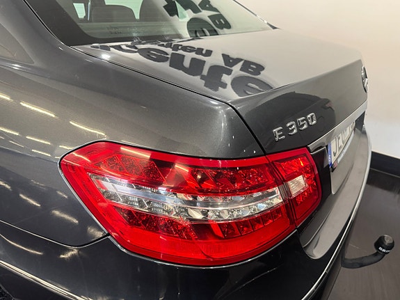 Mercedes-Benz E350 5 of 16