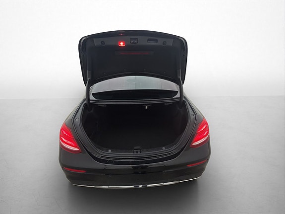 Mercedes-Benz E200 30 of 30