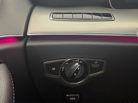 Mercedes-Benz E200 28 of 30