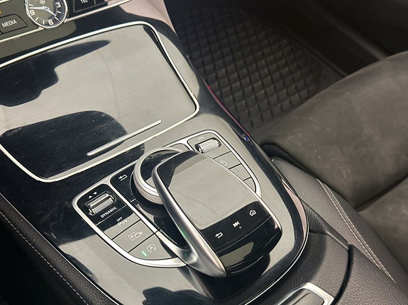 Mercedes-Benz E200 25 of 30