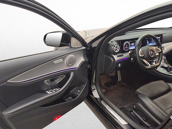 Mercedes-Benz E200 8 of 30