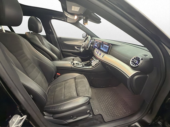 Mercedes-Benz E200 12 of 30