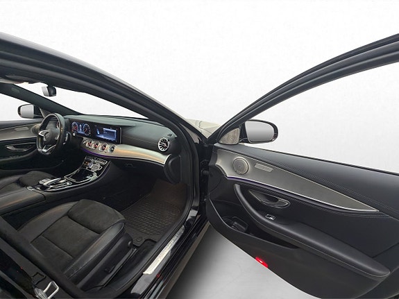 Mercedes-Benz E200 13 of 30