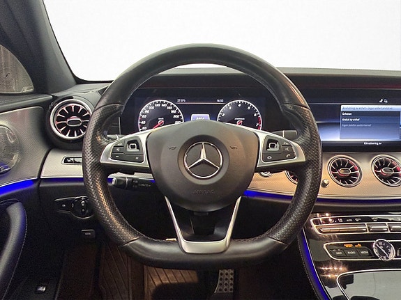 Mercedes-Benz E200 11 of 30