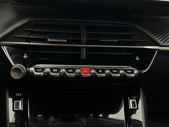Peugeot 208 21 of 24