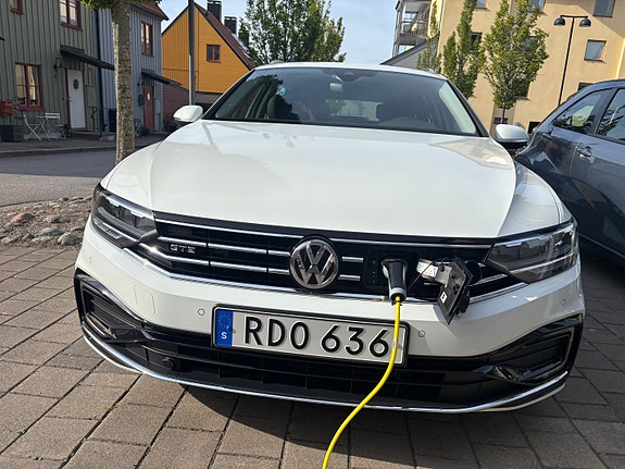 Volkswagen Passat 2 of 5