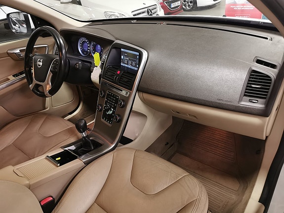 Volvo XC60 10 of 22