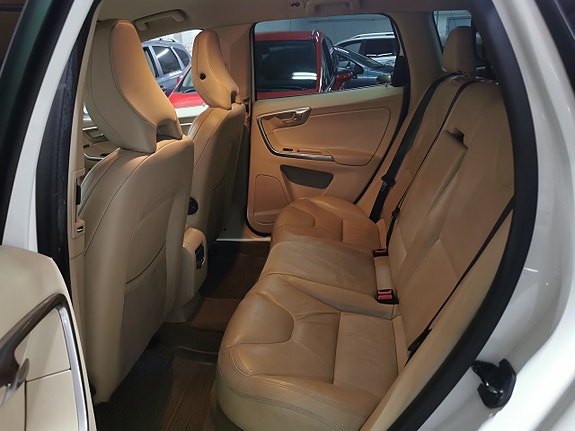 Volvo XC60 12 of 22