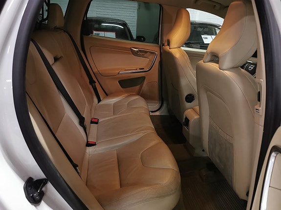 Volvo XC60 11 of 22