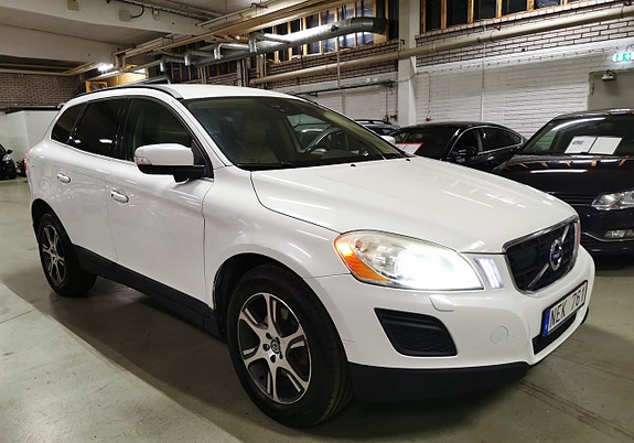 Volvo XC60 2 of 22