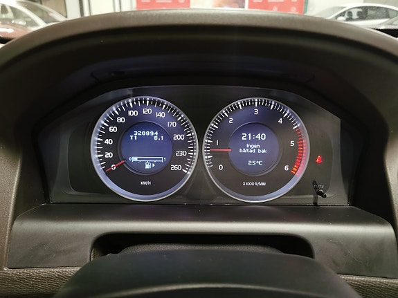 Volvo XC60 14 of 22