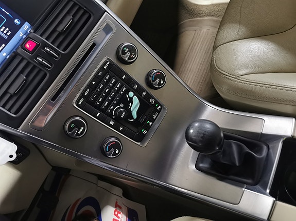 Volvo XC60 16 of 22