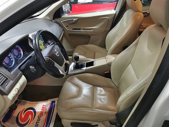 Volvo XC60 8 of 22