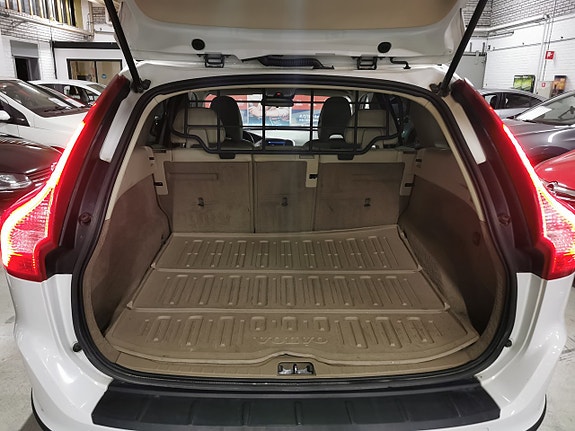 Volvo XC60 13 of 22