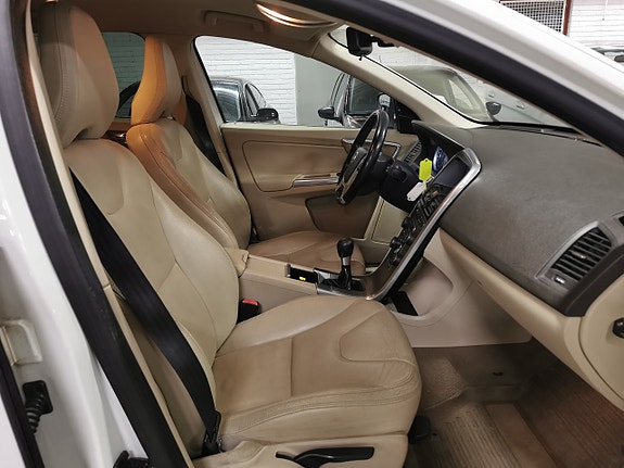 Volvo XC60 9 of 22