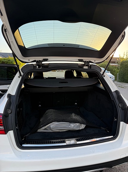 Mercedes-Benz C200 8 of 12