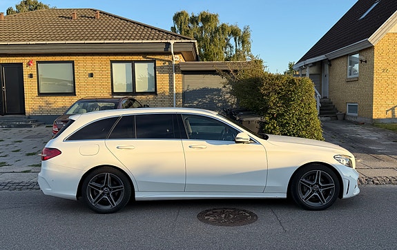 Mercedes-Benz C200 2 of 12