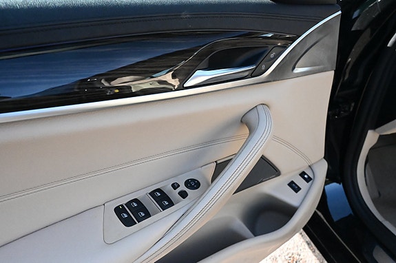 BMW 530e 15 of 21