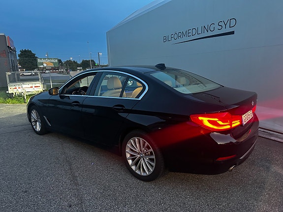 BMW 530e 4 of 21
