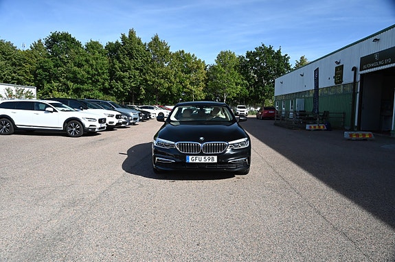BMW 530e 2 of 21