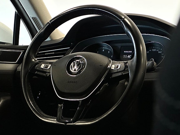 Volkswagen Passat 10 of 14