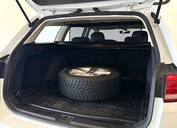Volkswagen Passat 5 of 14