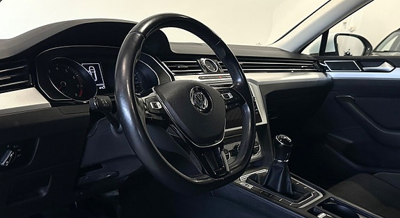 Volkswagen Passat 7 of 14