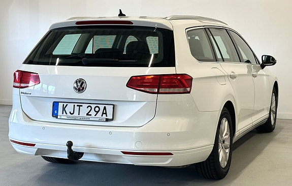 Volkswagen Passat 4 of 14