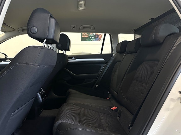 Volkswagen Passat 9 of 14