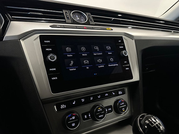 Volkswagen Passat 12 of 14