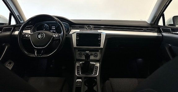 Volkswagen Passat 11 of 14