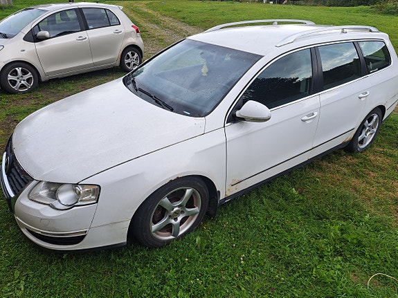 Volkswagen Passat 2 of 3