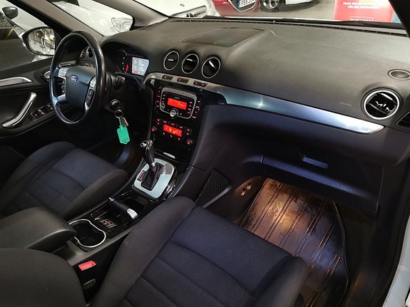 Ford S-MAX 9 of 20