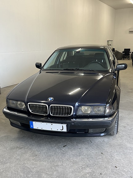 BMW 740i 6 of 6
