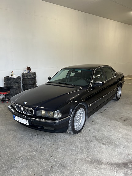 BMW 740i 2 of 6