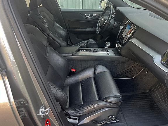 Volvo V60 11 of 25