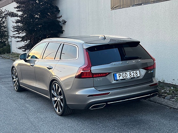 Volvo V60 4 of 25