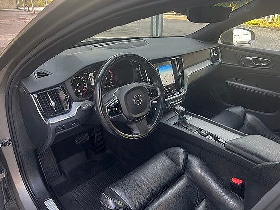 Volvo V60 13 of 25