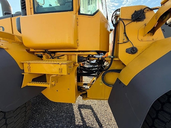 Volvo L110E 12 of 24